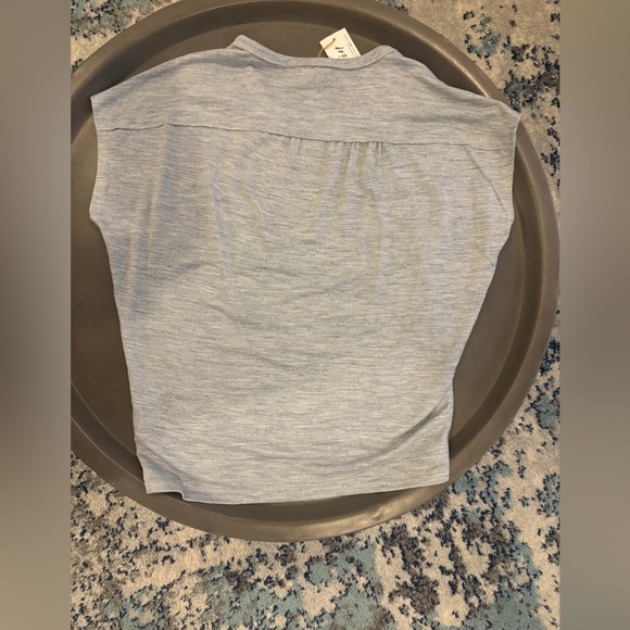 New In Boutique Brand Hi-Low  T-Shirt Size Small NWT - Picture 6 of 9